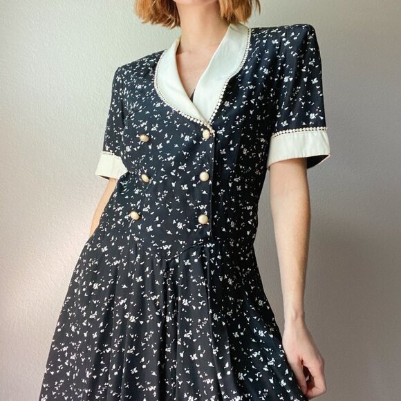 Vintage 1980s S.L. Petites Black Floral Front Button Pleated Sun Dress - Picture 3 of 6